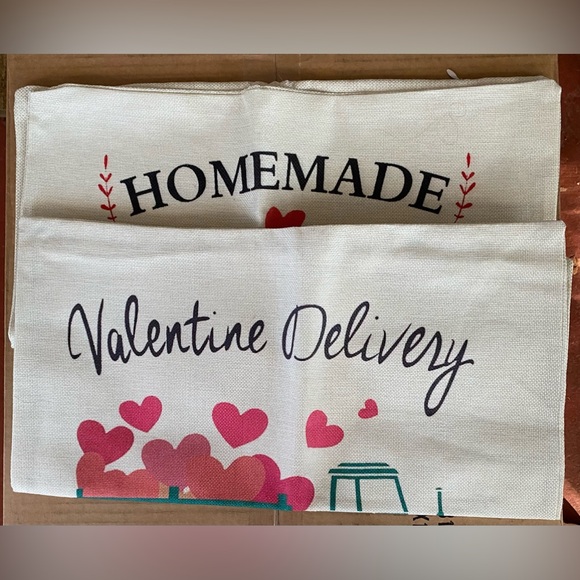 Set of 2 Valentines Themed Pillow Covers 18 x 18 - Picture 1 of 3